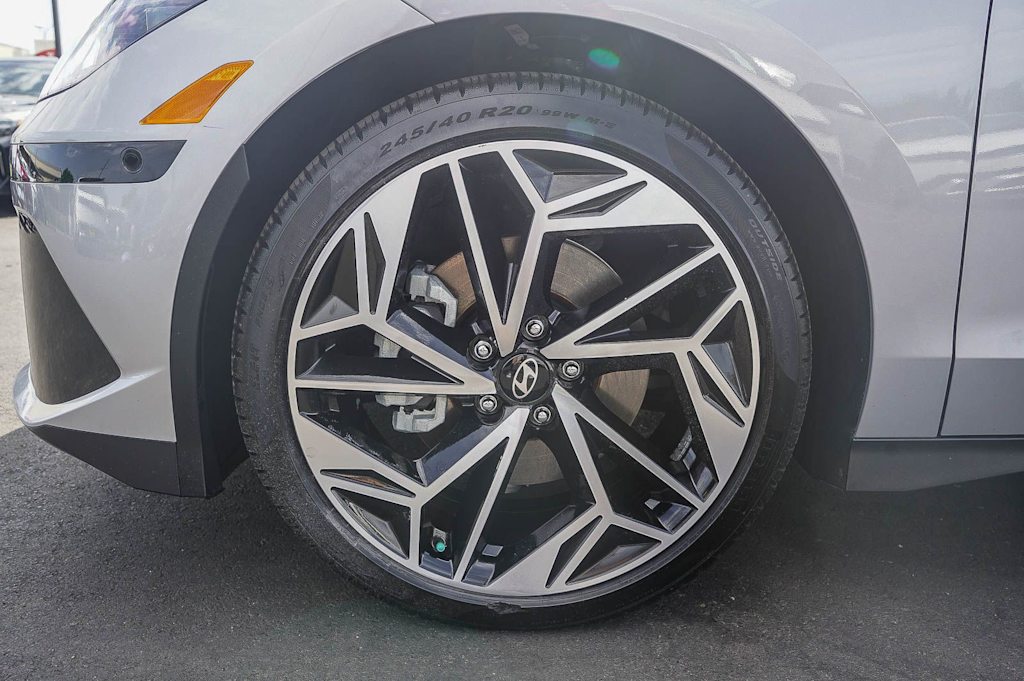 Thumbnail: 2023 Hyundai Ioniq 6 - 18