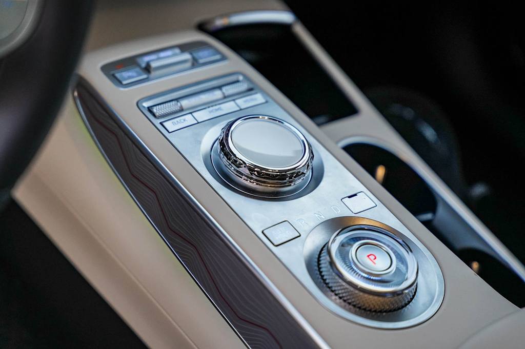 Thumbnail: 2023 Genesis GV70 - 15