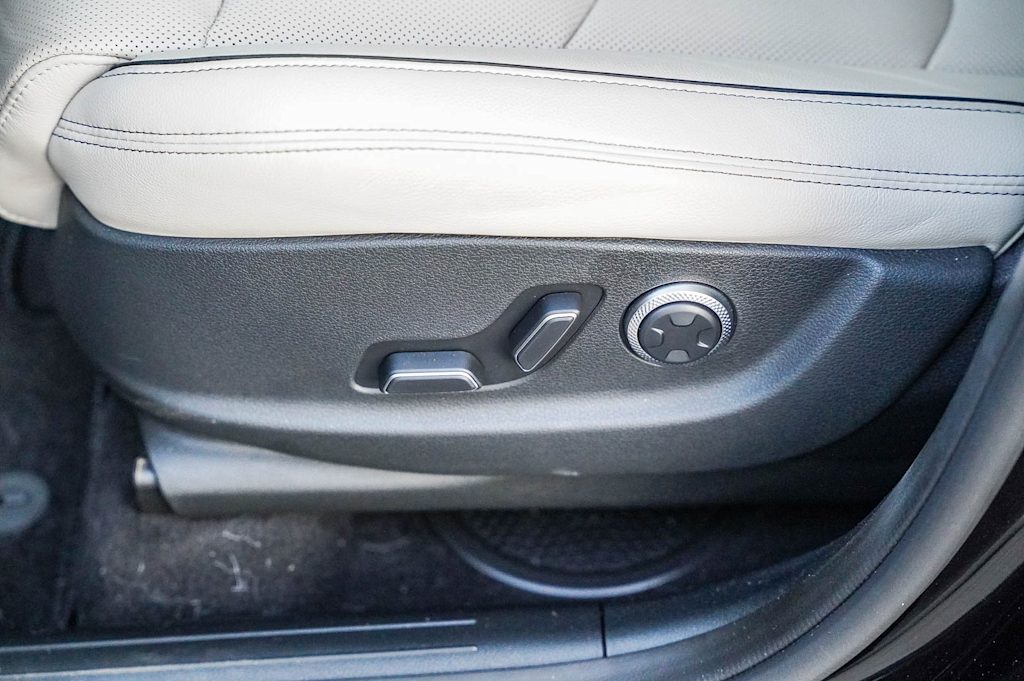 Thumbnail: 2023 Genesis GV70 - 23