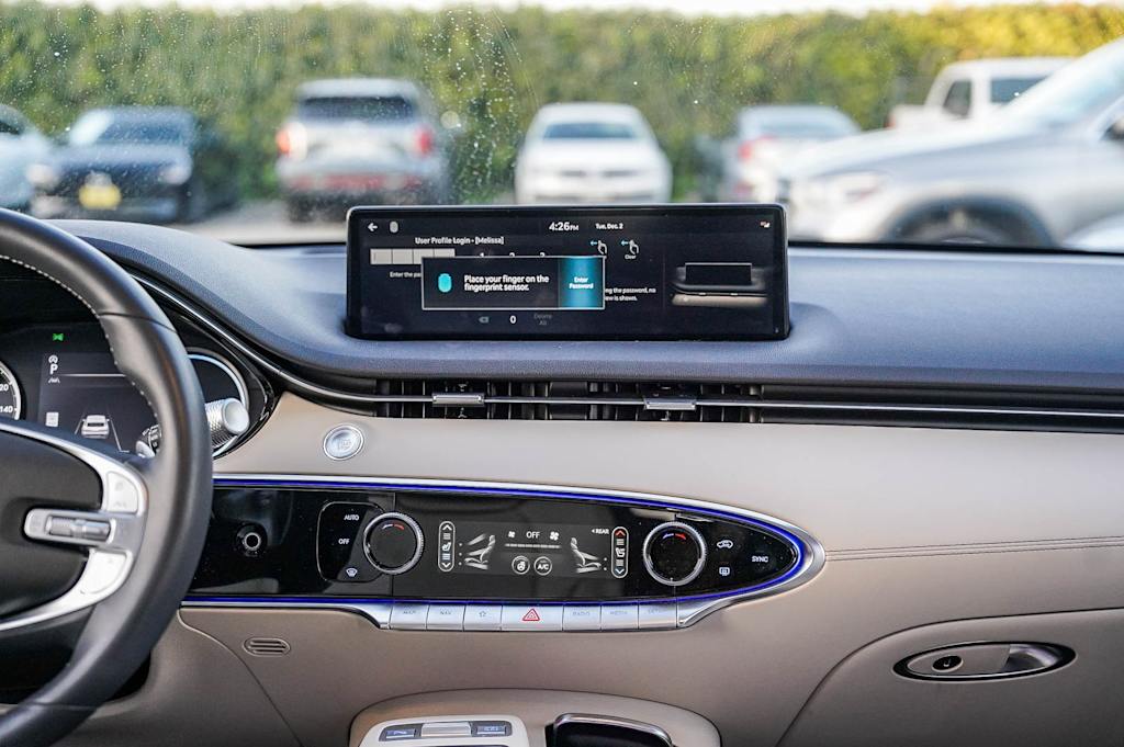 Thumbnail: 2023 Genesis GV70 - 9