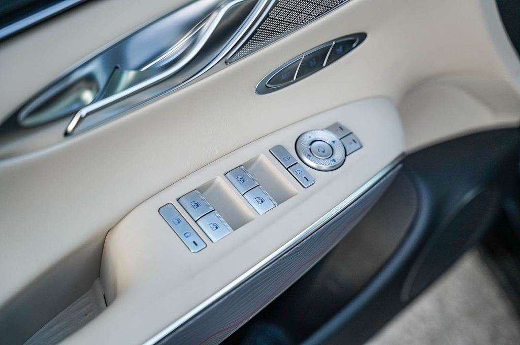 Thumbnail: 2023 Genesis GV70 - 6