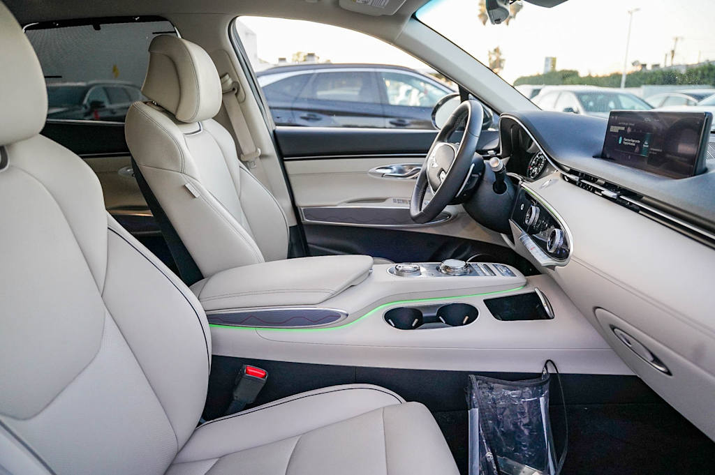 Thumbnail: 2023 Genesis GV70 - 10