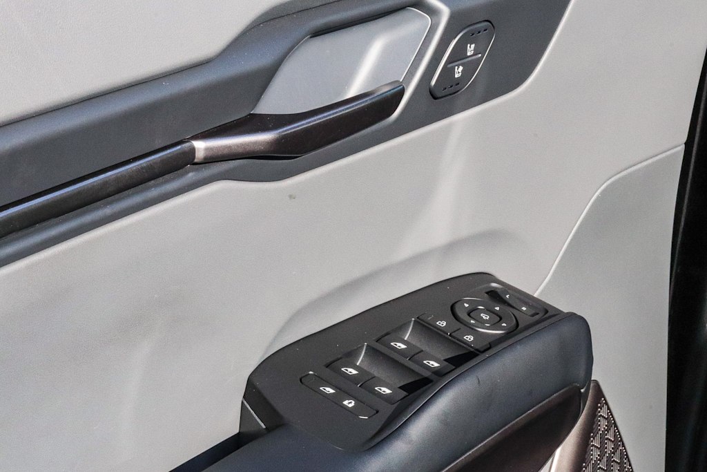 Thumbnail: 2024 Kia EV9 - 25
