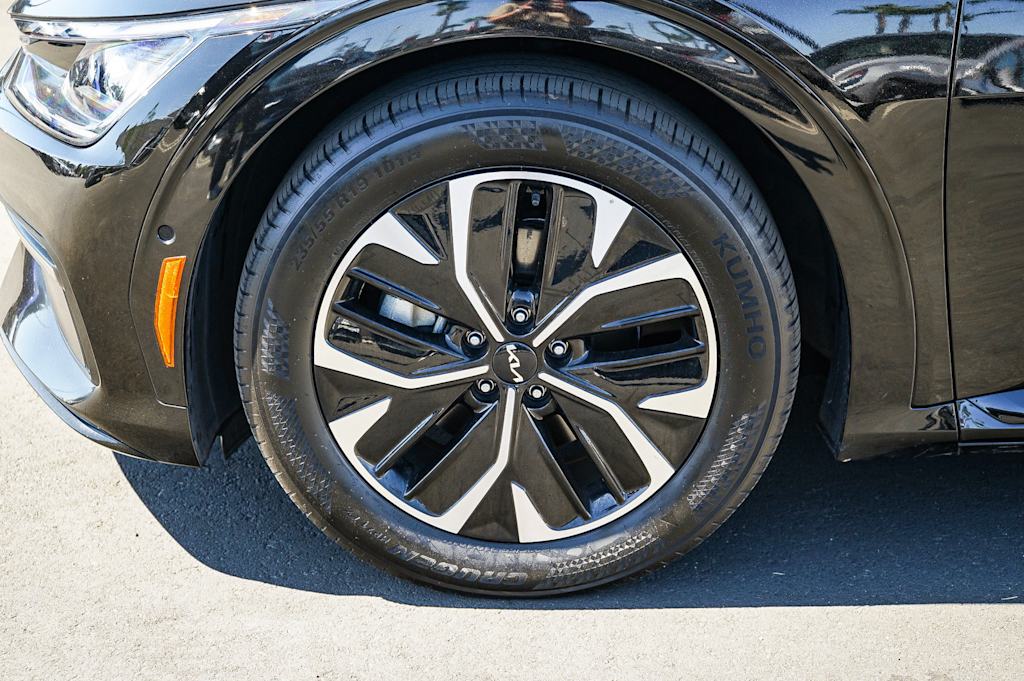 Thumbnail: 2023 Kia EV6 - 6