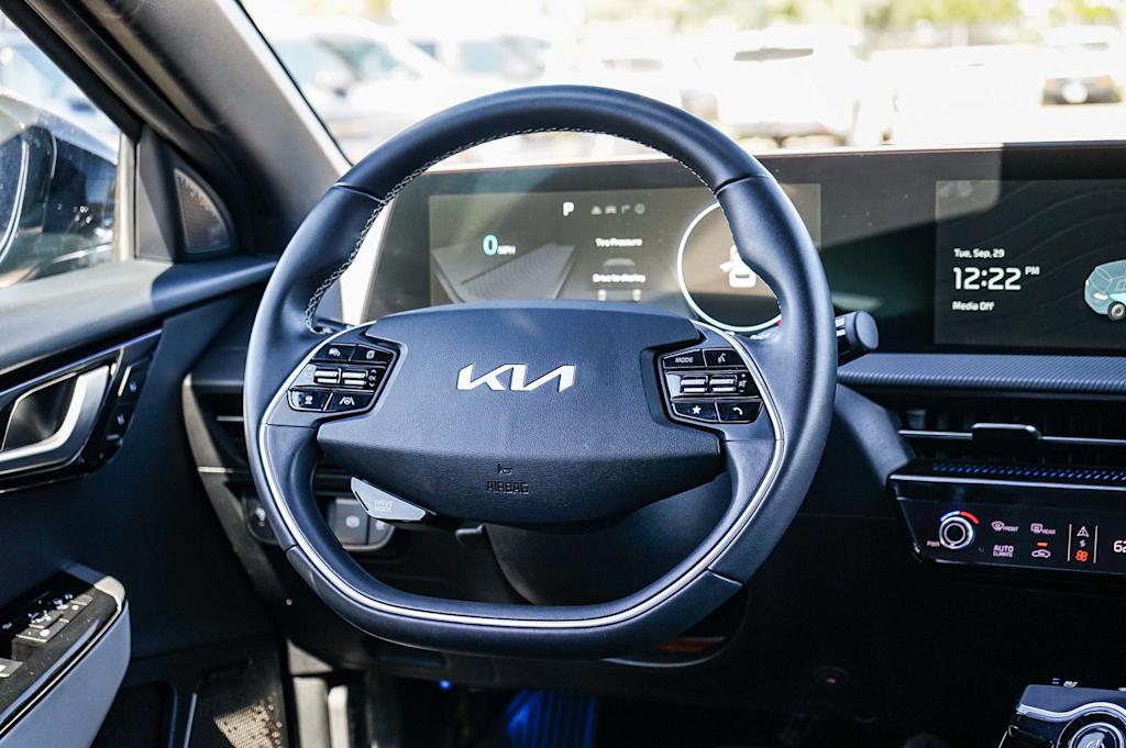 Thumbnail: 2023 Kia EV6 - 12