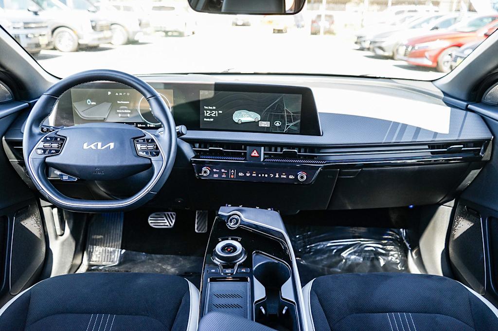 Thumbnail: 2023 Kia EV6 - 2