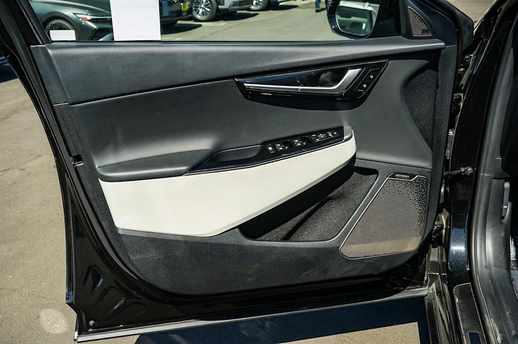 Thumbnail: 2023 Kia EV6 - 25