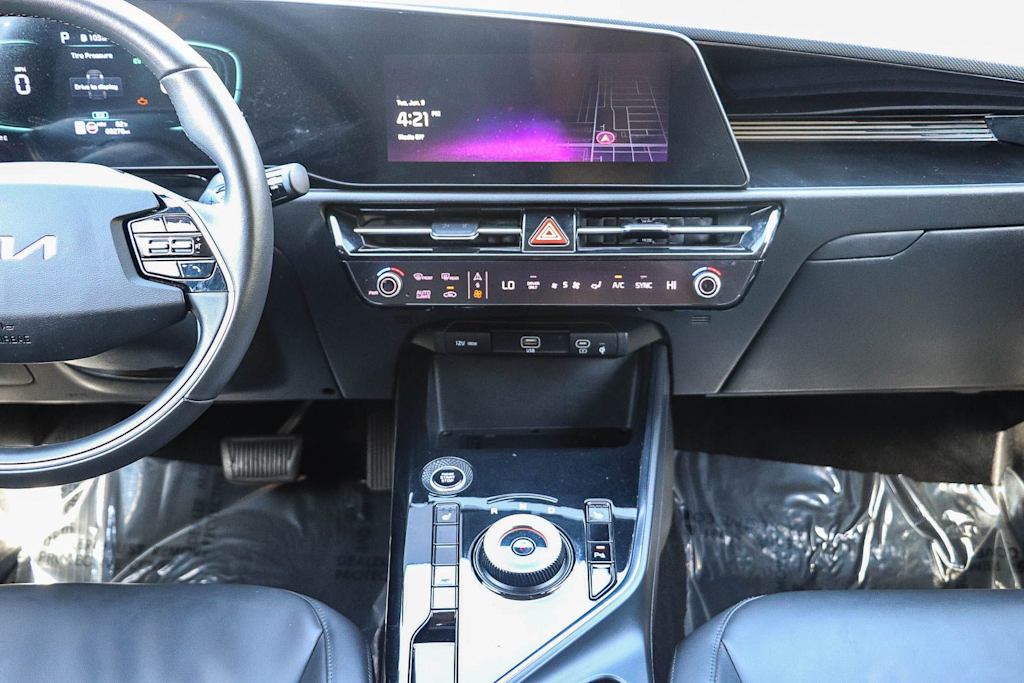 Thumbnail: 2023 Kia Niro - 8