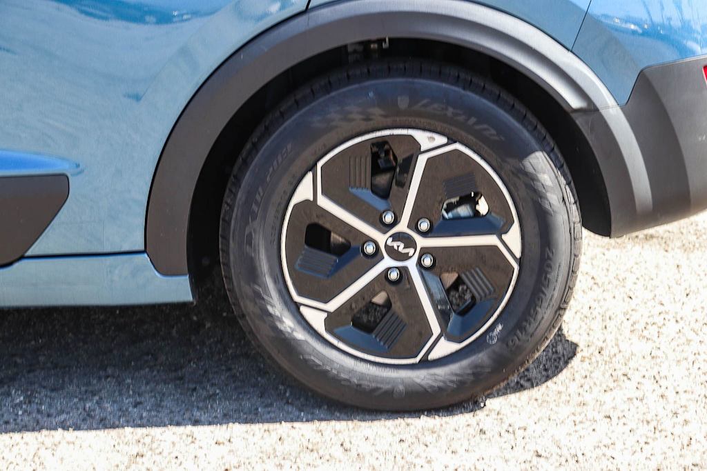 Thumbnail: 2023 Kia Niro - 6