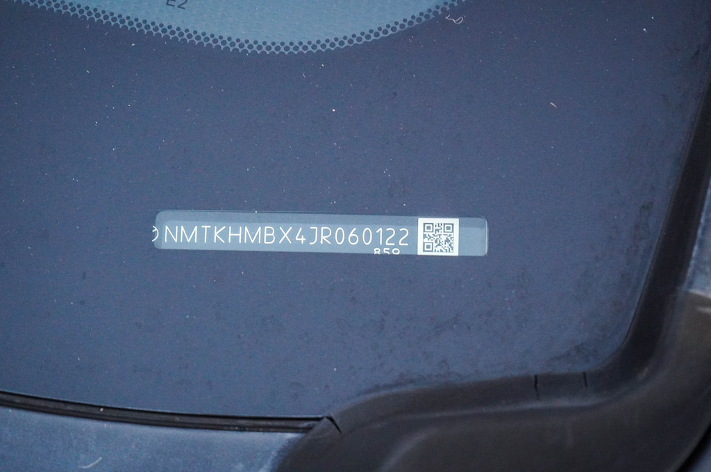 Thumbnail: 2018 Toyota C-HR - 15