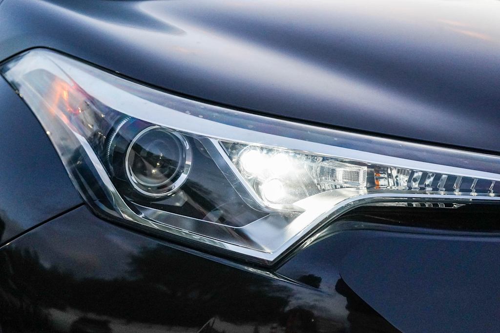 Thumbnail: 2018 Toyota C-HR - 21