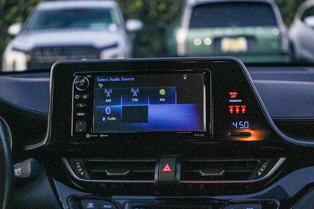 Thumbnail: 2018 Toyota C-HR - 23