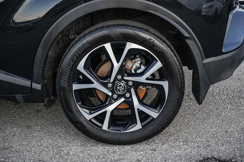 Thumbnail: 2018 Toyota C-HR - 17