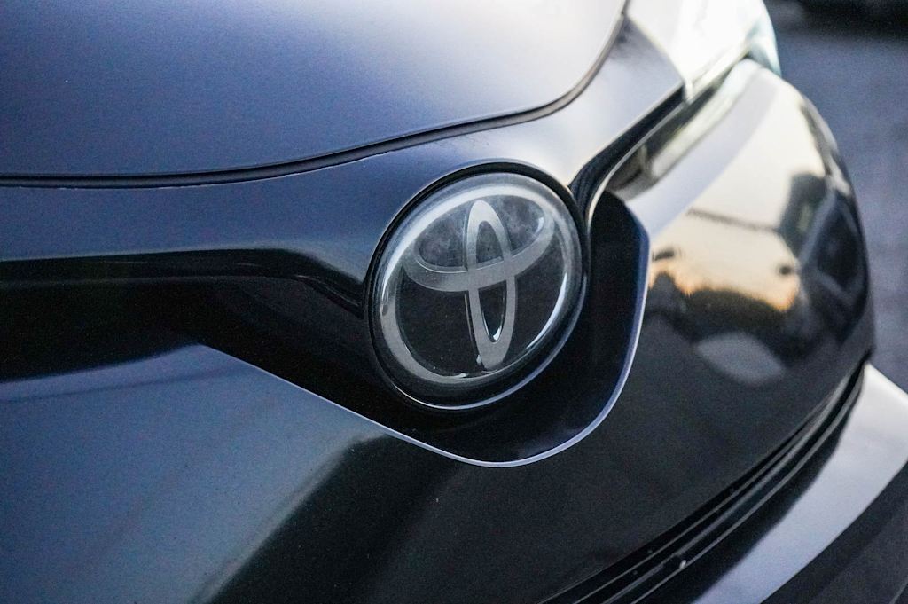 Thumbnail: 2018 Toyota C-HR - 22