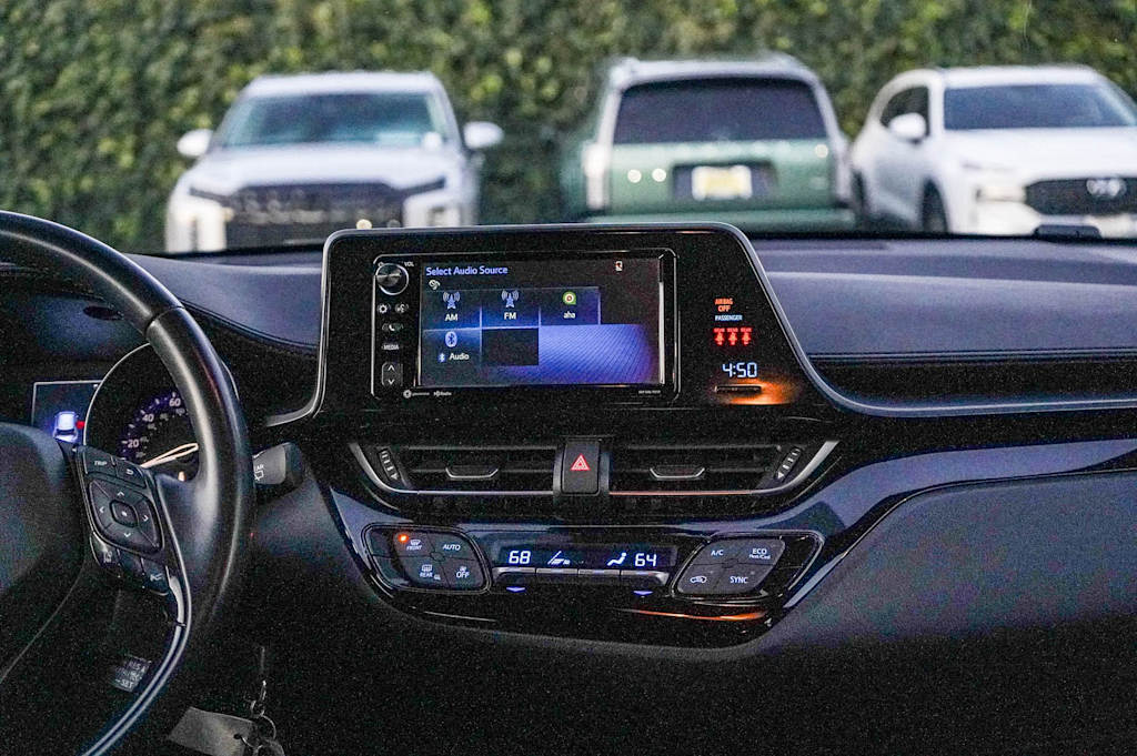 Thumbnail: 2018 Toyota C-HR - 11