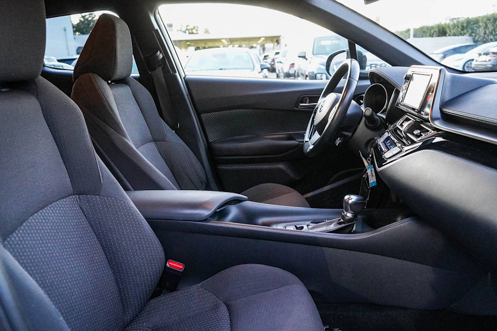 Thumbnail: 2018 Toyota C-HR - 8