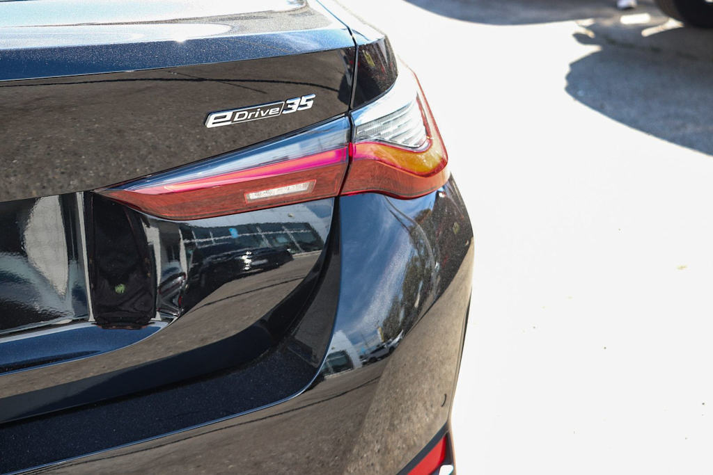 Thumbnail: 2023 BMW i4 - 20