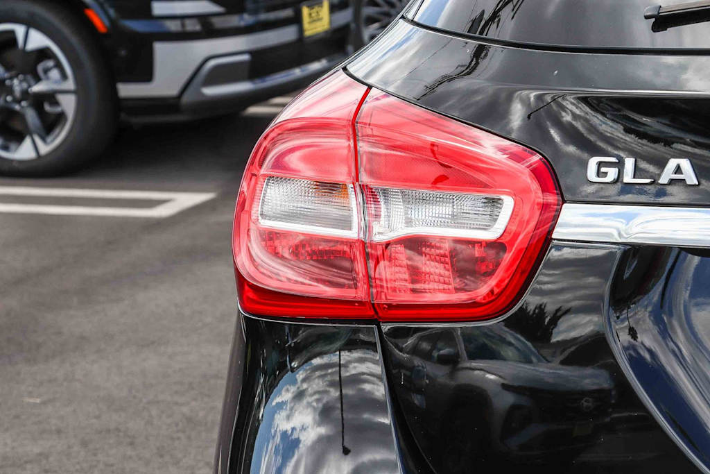 Thumbnail: 2018 Mercedes-Benz GLA - 12