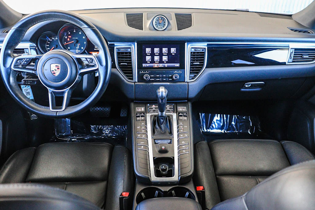 Thumbnail: 2017 Porsche Macan - 2