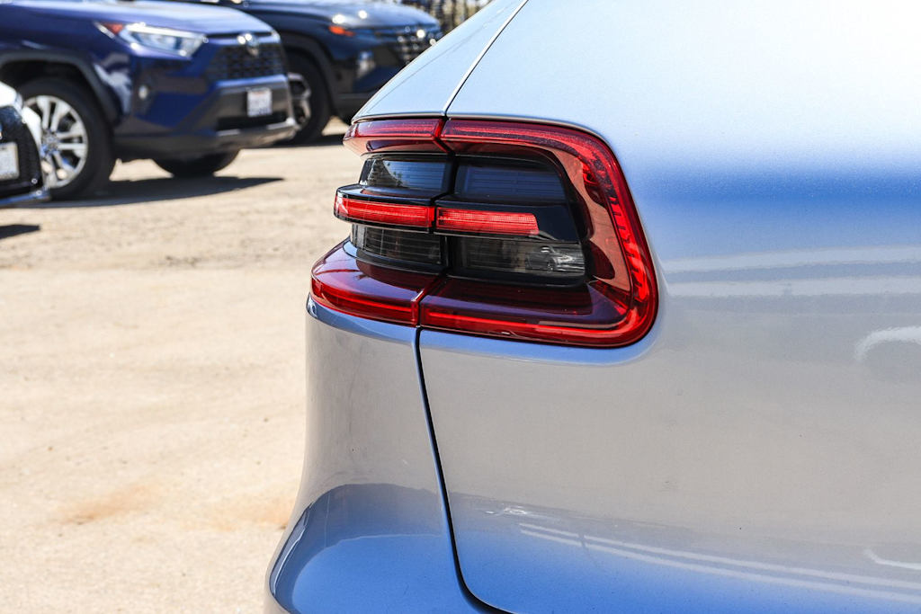 Thumbnail: 2017 Porsche Macan - 22