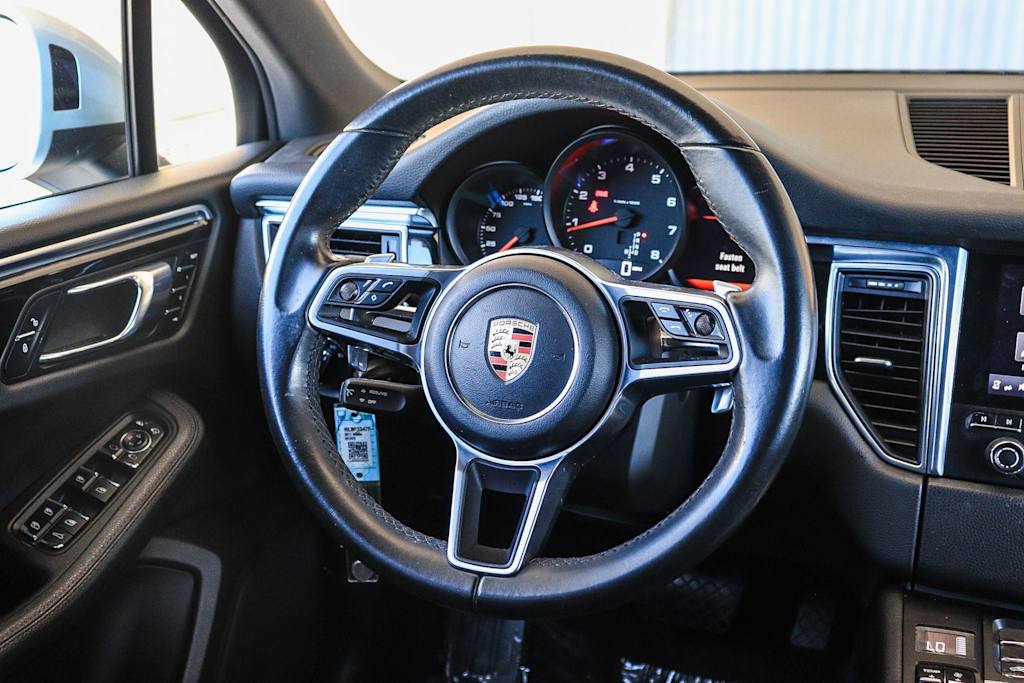 Thumbnail: 2017 Porsche Macan - 13