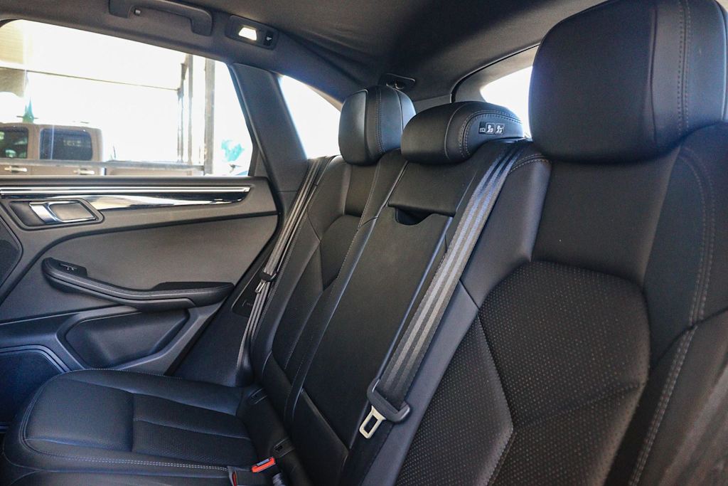 Thumbnail: 2017 Porsche Macan - 12