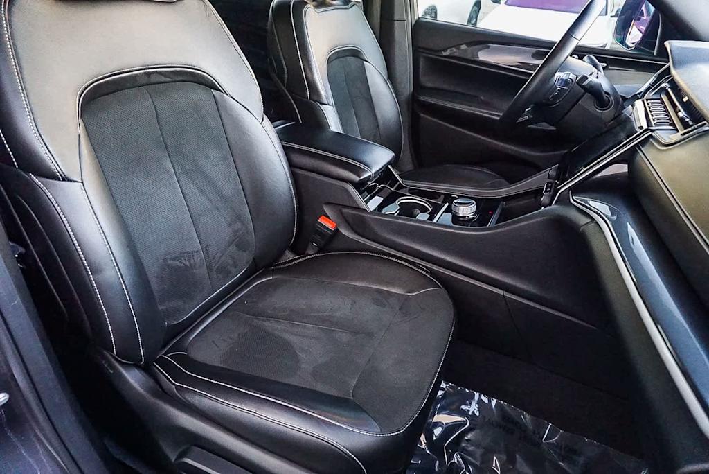 Thumbnail: 2022 Jeep Grand Cherokee L - 9