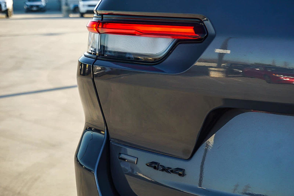 Thumbnail: 2022 Jeep Grand Cherokee L - 23