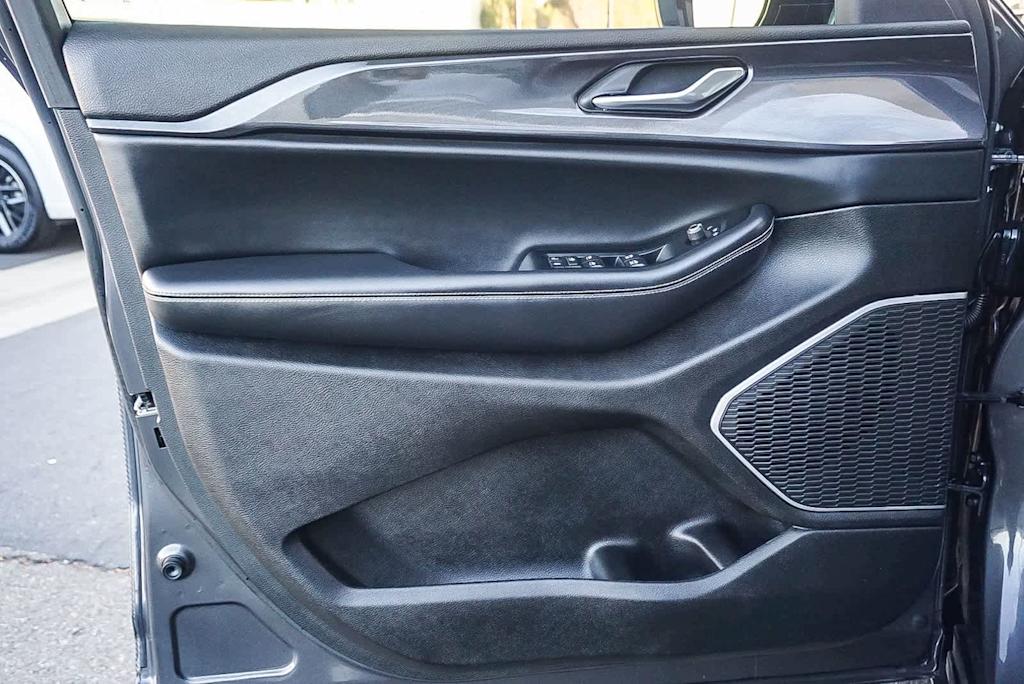 Thumbnail: 2022 Jeep Grand Cherokee L - 26