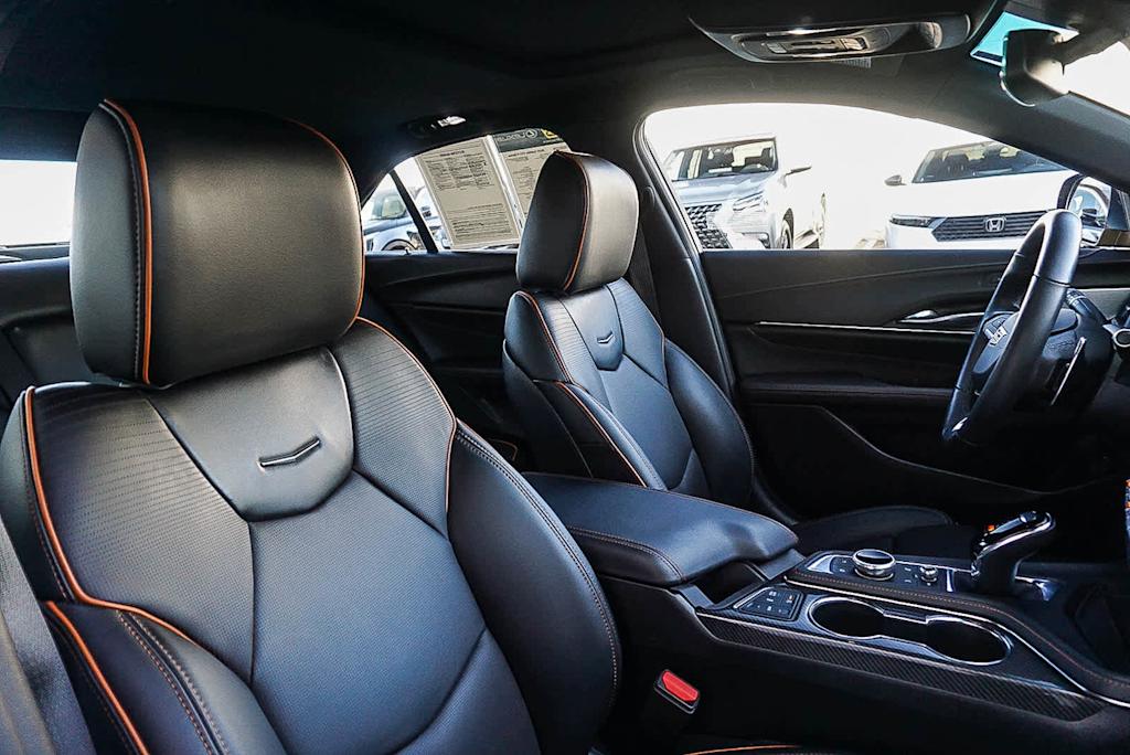 2025 Cadillac CT4 V-Series - Photo 10