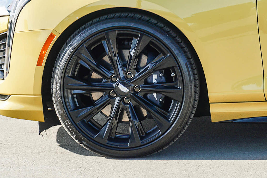 2025 Cadillac CT4 V-Series - Photo 7
