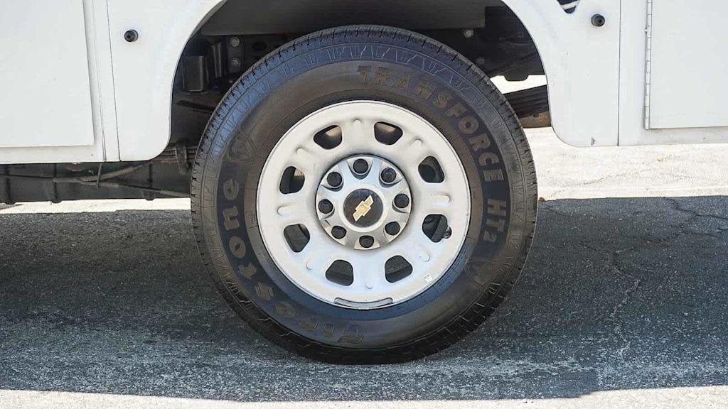 Thumbnail: 2016 Chevrolet Silverado 3500 - 24