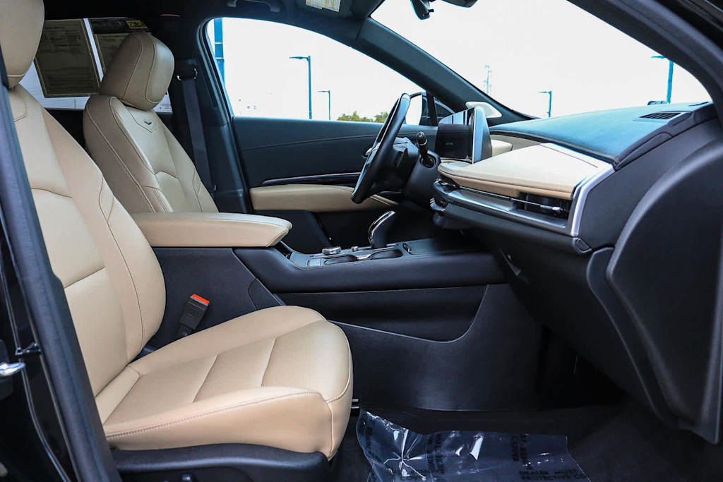 Thumbnail: 2024 Cadillac XT4 - 9