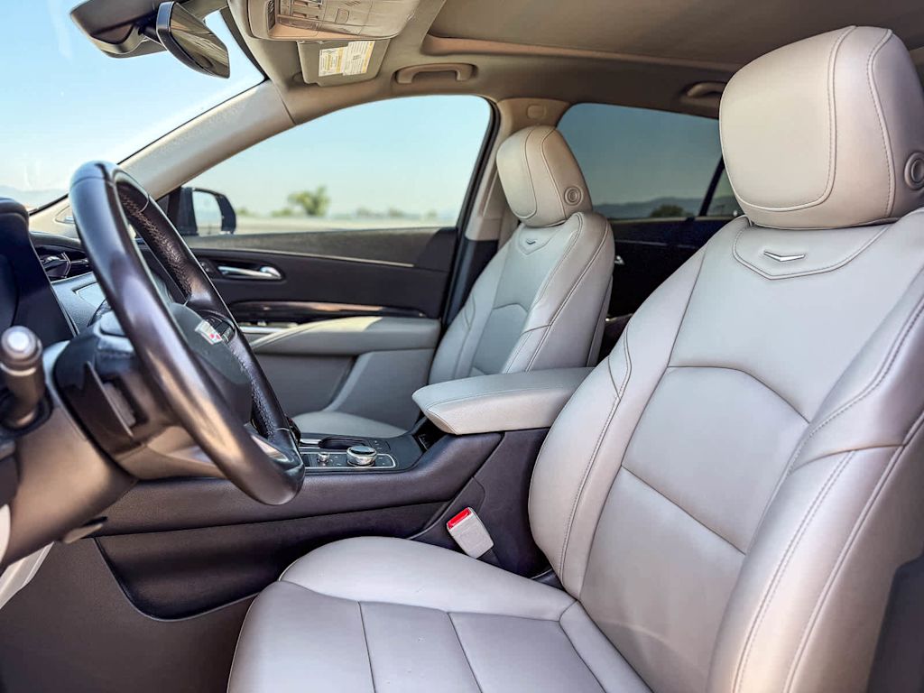 Thumbnail: 2020 Cadillac XT4 - 11