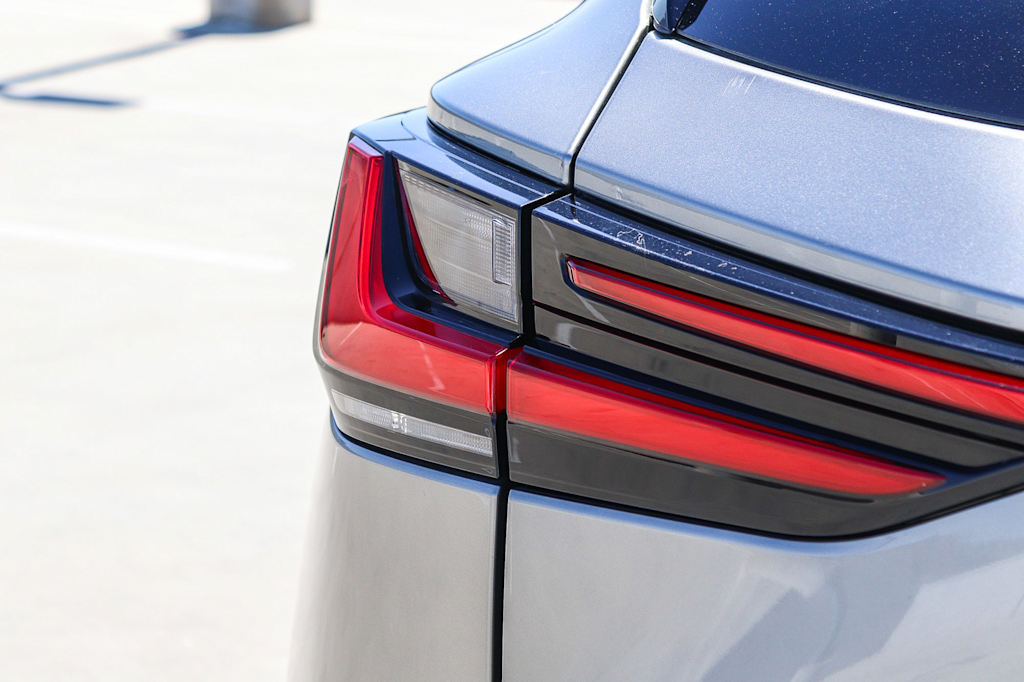 Thumbnail: 2024 Lexus ES - 25