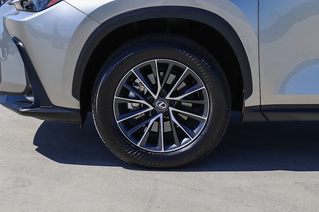 Thumbnail: 2024 Lexus ES - 23