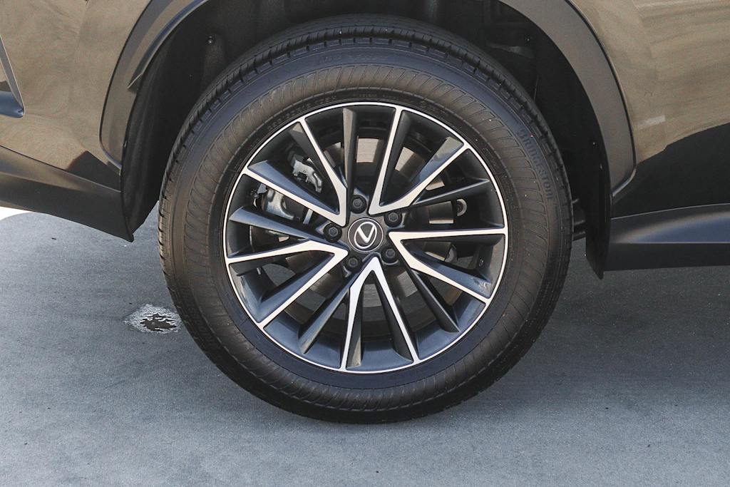 Thumbnail: 2024 Lexus ES - 22