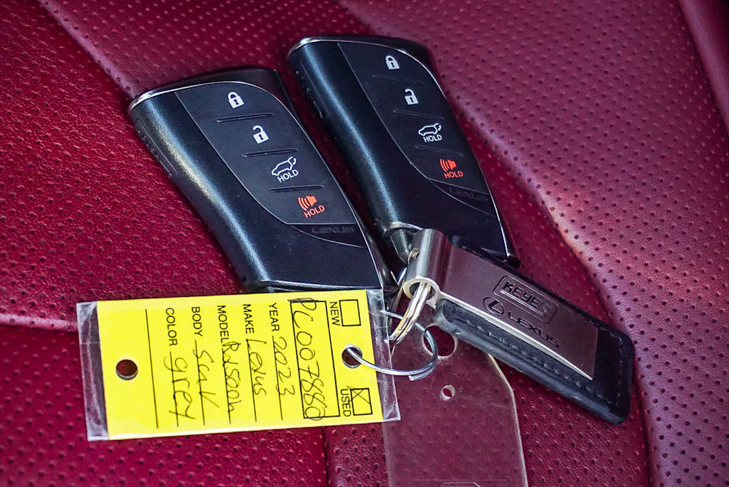 Thumbnail: 2023 Lexus RX - 17