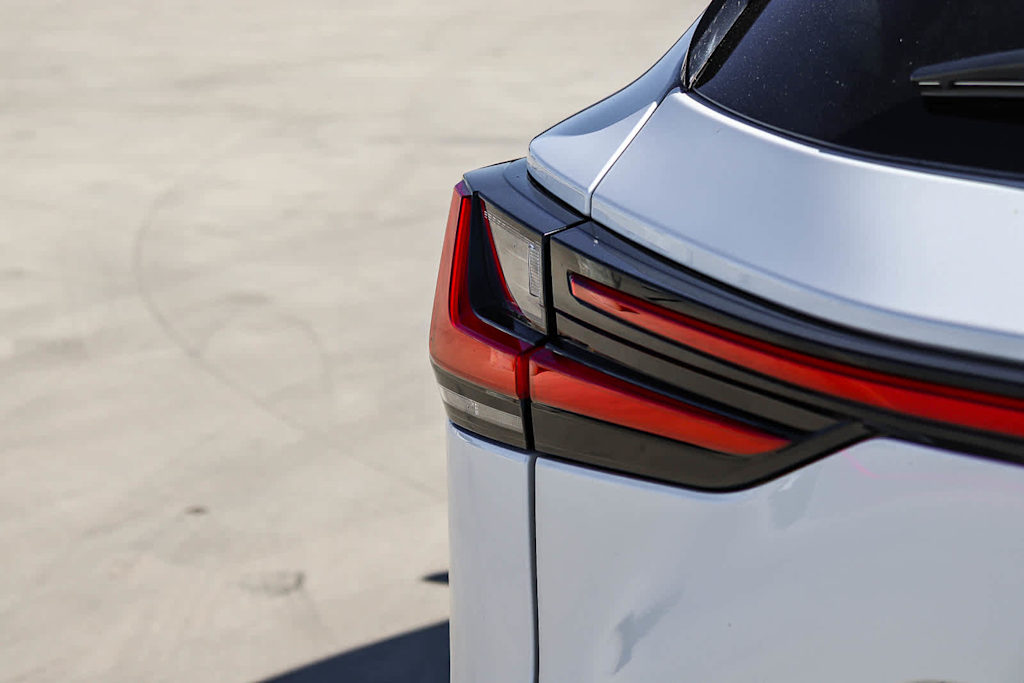 Thumbnail: 2025 Lexus ES - 22