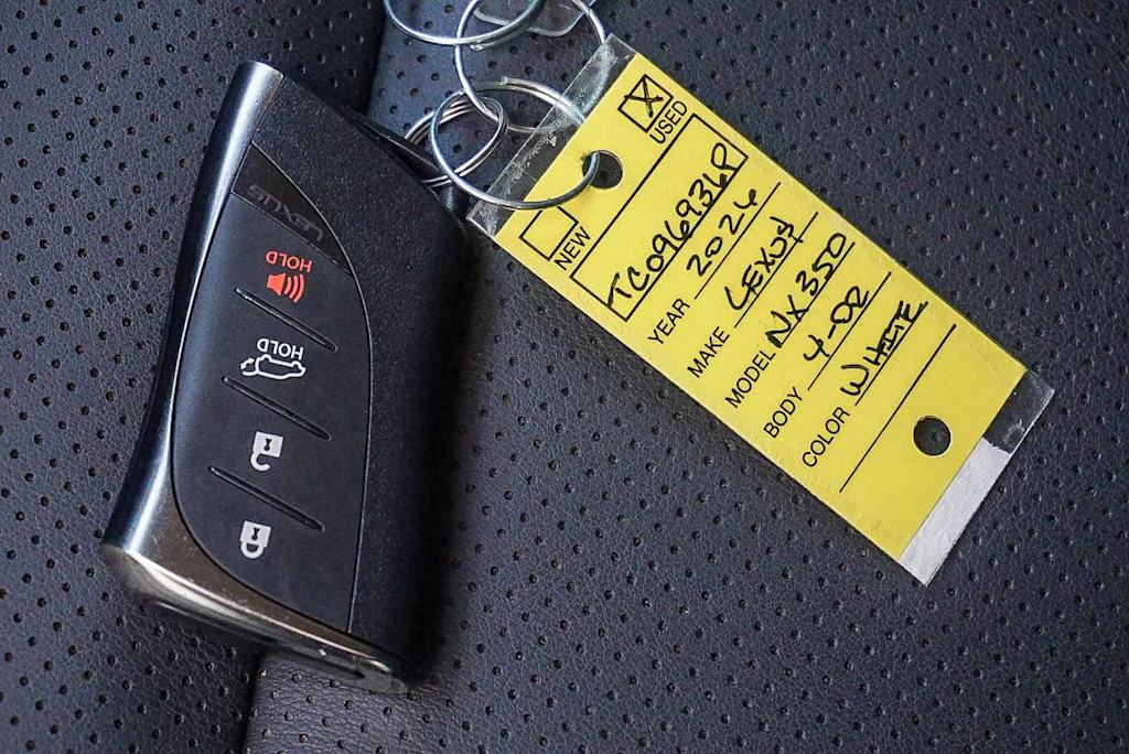 Thumbnail: 2026 Lexus ES - 16