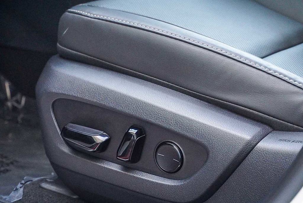 Thumbnail: 2026 Lexus ES - 26