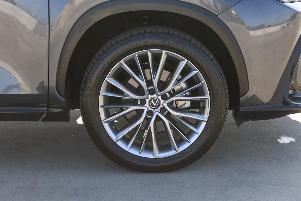 Thumbnail: 2024 Lexus ES - 7