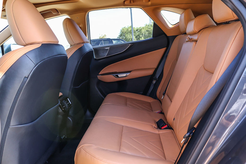 Thumbnail: 2024 Lexus ES - 12