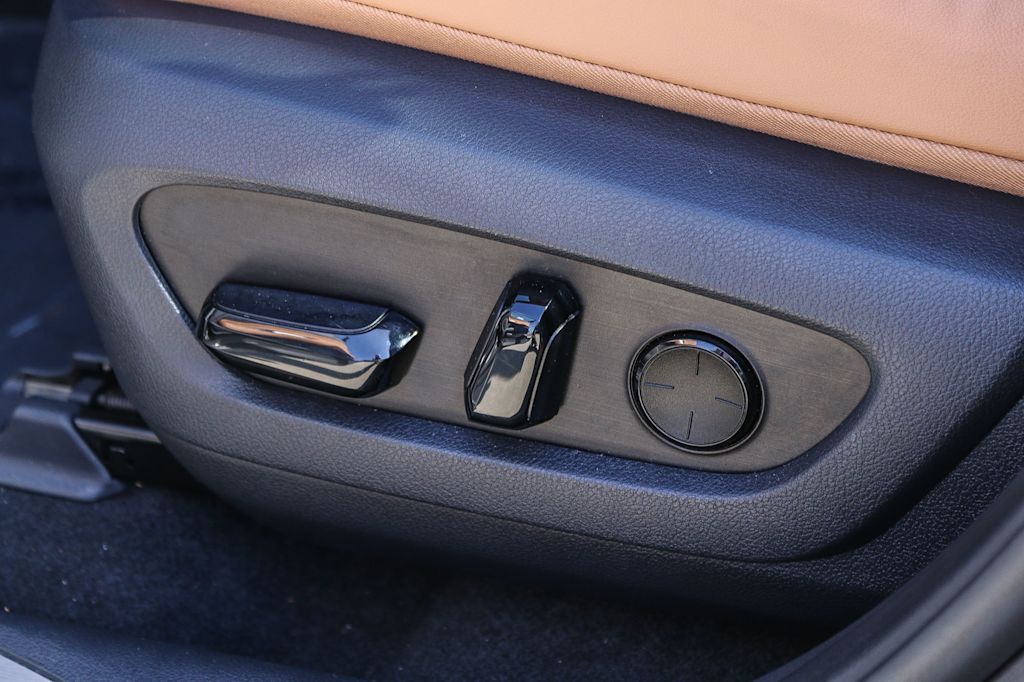Thumbnail: 2024 Lexus ES - 27