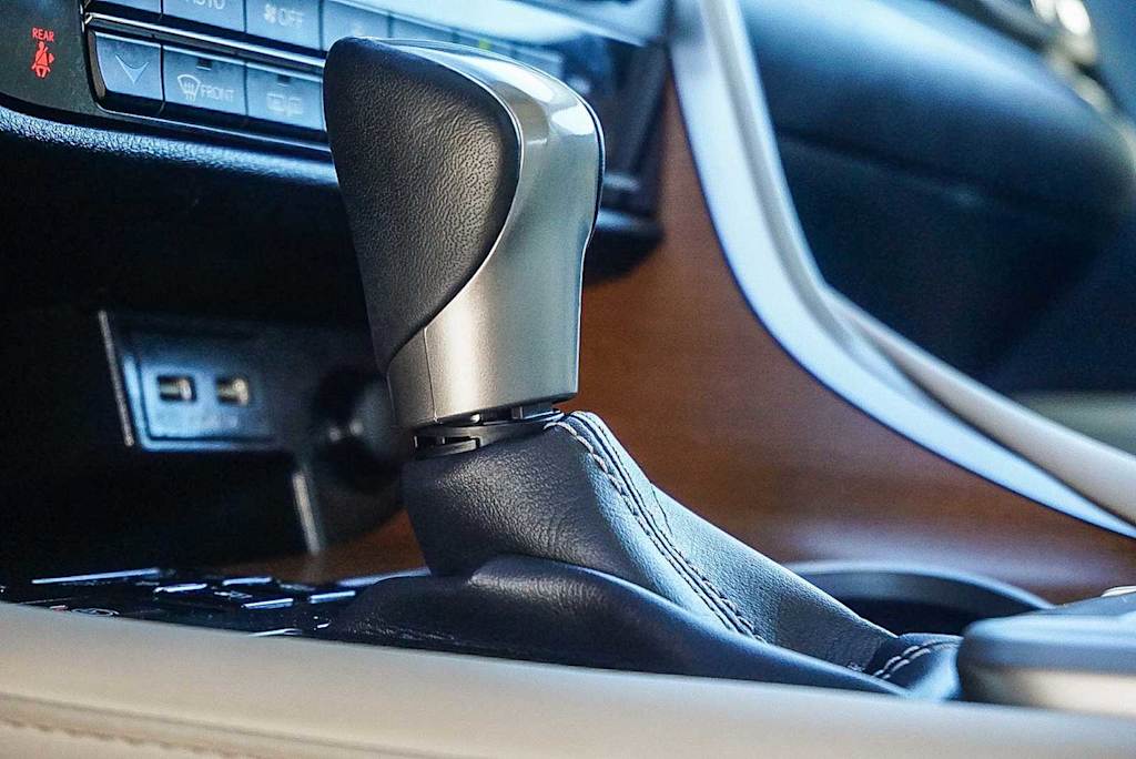 Thumbnail: 2022 Lexus RX - 14