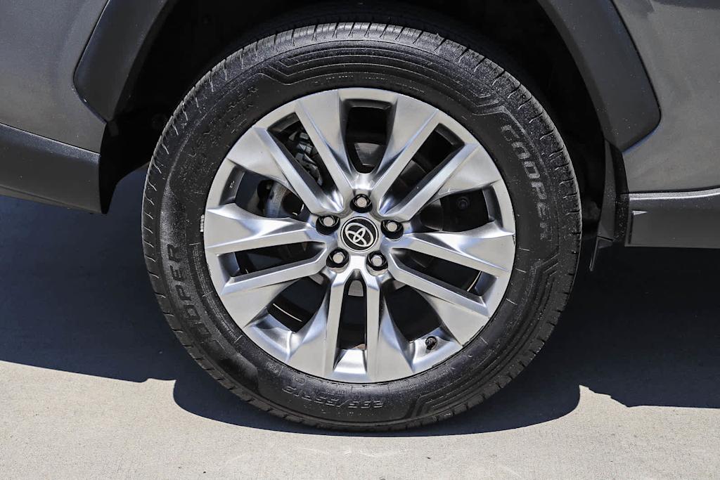 Thumbnail: 2022 Toyota RAV4 - 23