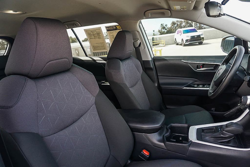 Thumbnail: 2025 Toyota RAV4 - 10