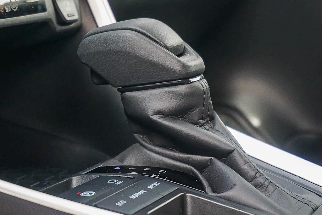 Thumbnail: 2025 Toyota RAV4 - 15