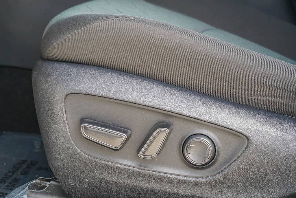 Thumbnail: 2025 Toyota RAV4 - 26