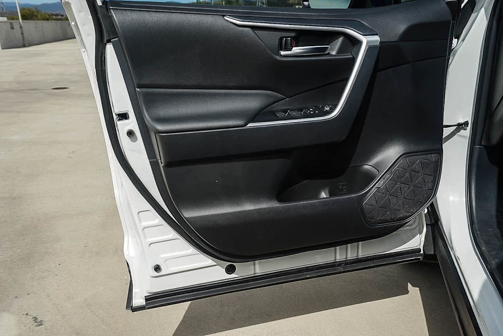 Thumbnail: 2025 Toyota RAV4 - 27